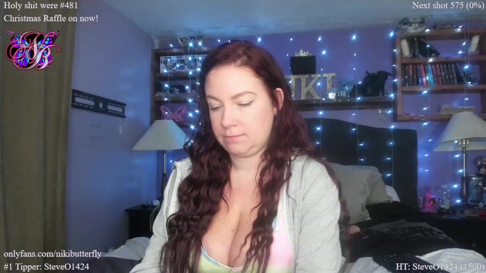 Gallery image thumbnail from Nikibutterfly's myfreecams stream on, 12/23/2022, 19:31 image 17 of 20