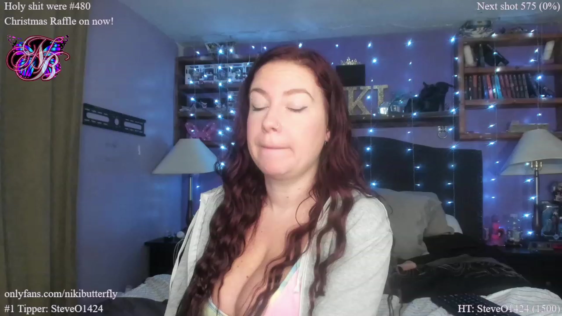 Gallery image thumbnail from Nikibutterfly's myfreecams stream on, 12/23/2022, 19:31 image 15 of 20