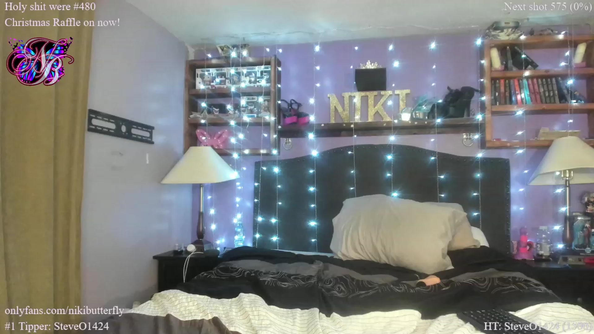 Gallery image thumbnail from Nikibutterfly's myfreecams stream on, 12/23/2022, 19:31 image 12 of 20