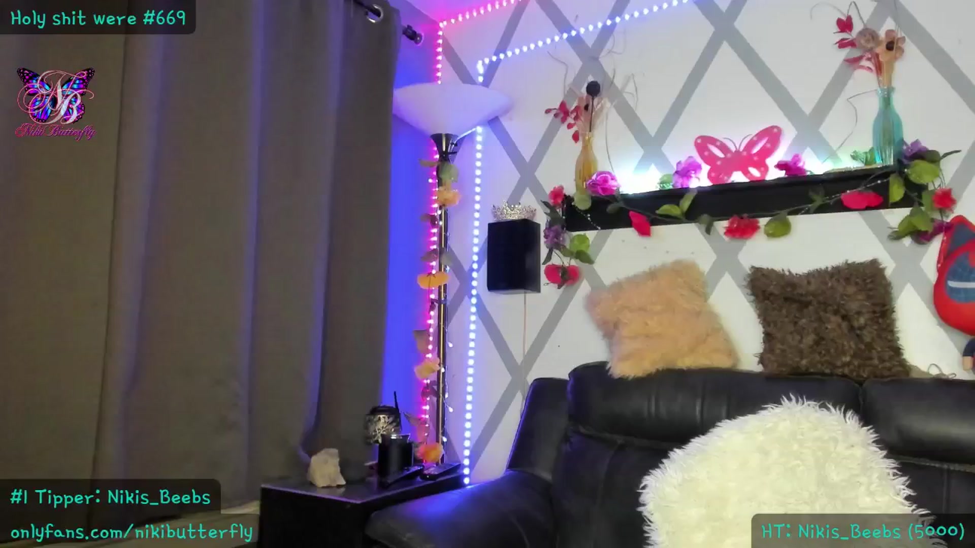 Gallery image thumbnail from Nikibutterfly's myfreecams stream on, 05/29/2024, 03:33 image 10 of 20