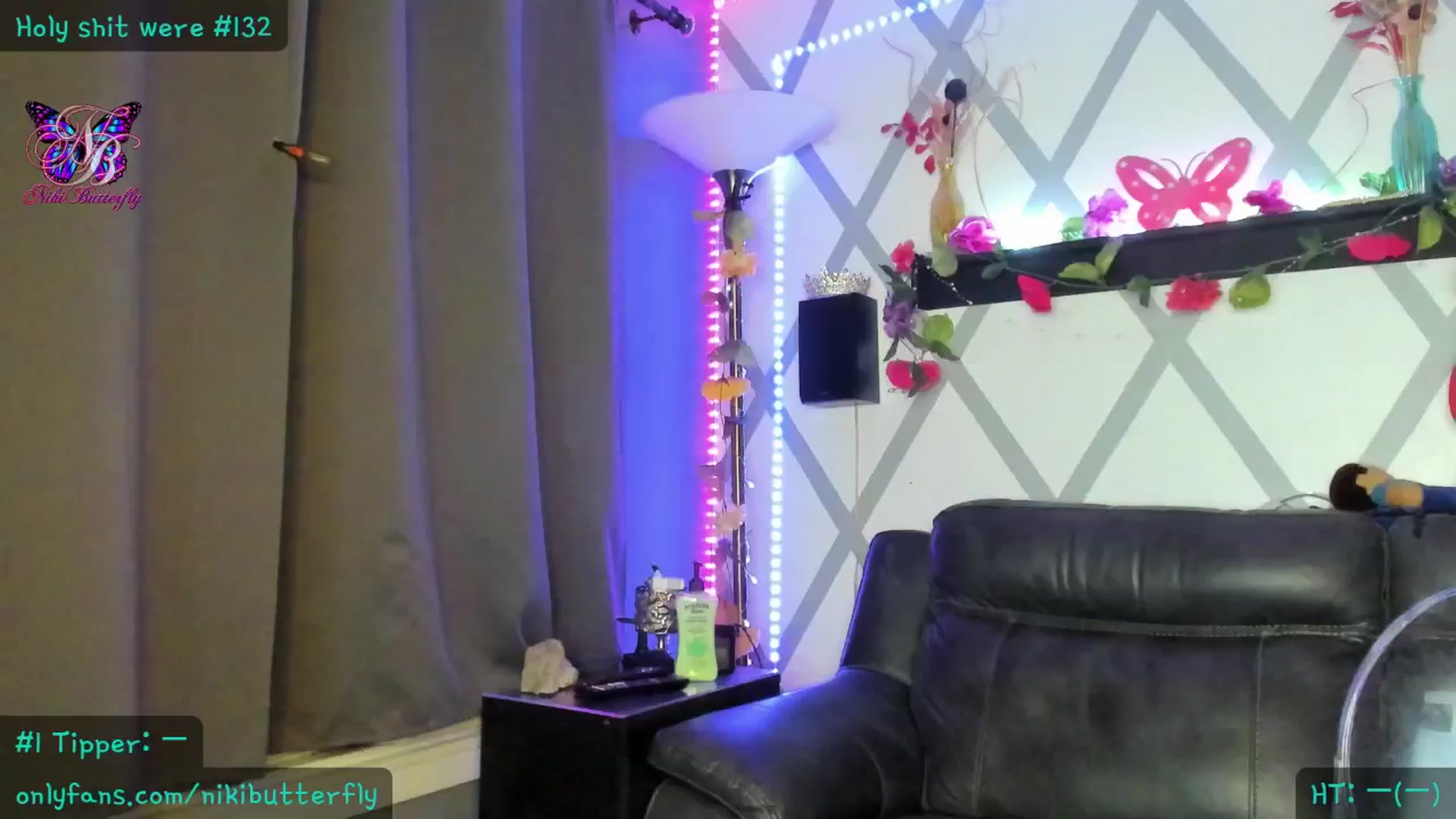 Gallery image thumbnail from Nikibutterfly's myfreecams stream on, 06/10/2024, 02:44 image 2 of 20