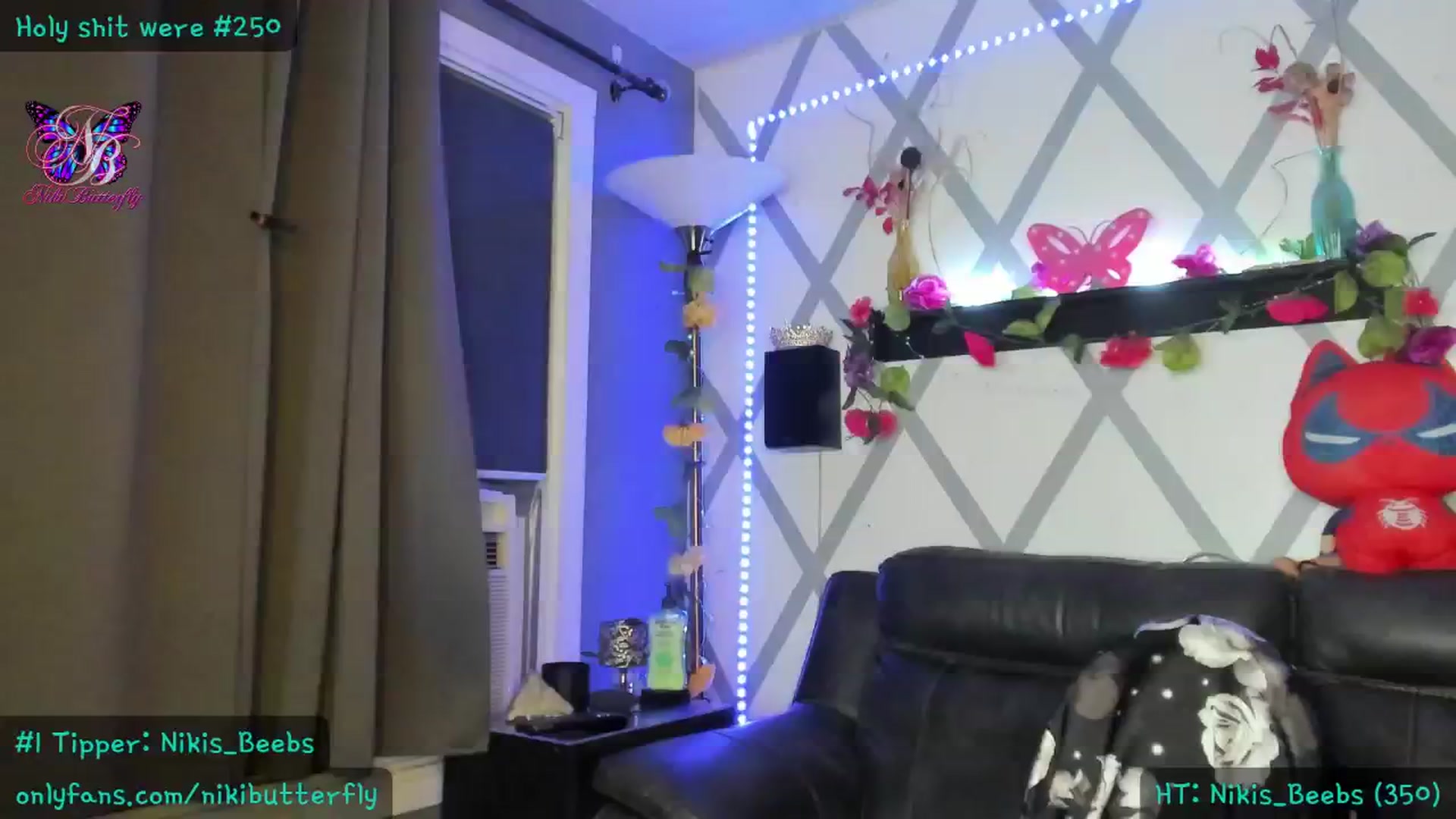 Gallery image thumbnail from Nikibutterfly's myfreecams stream on, 06/16/2024, 04:02 image 1 of 20