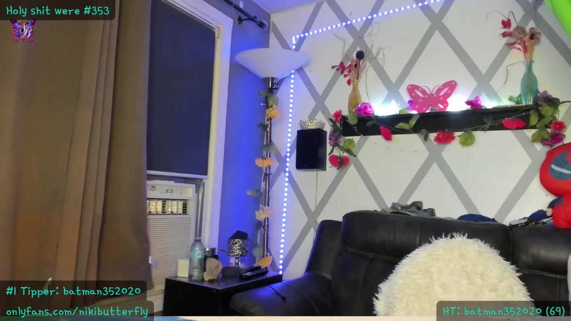 Gallery image thumbnail from Nikibutterfly's myfreecams stream on, 06/22/2024, 04:14 image 6 of 20