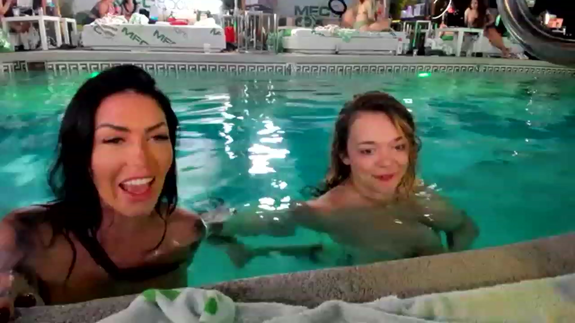 Gallery image thumbnail from NikkiEliot's myfreecams stream on, 05/25/2023, 07:03 image 1 of 20
