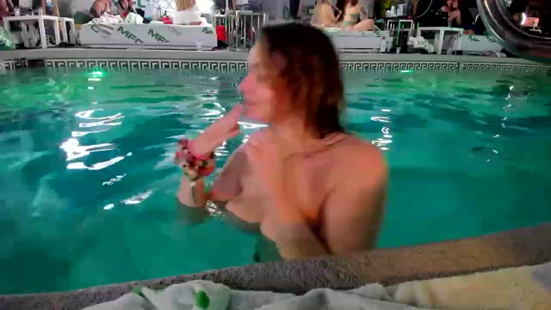 Gallery image thumbnail from NikkiEliot's myfreecams stream on, 05/25/2023, 07:03 image 4 of 20