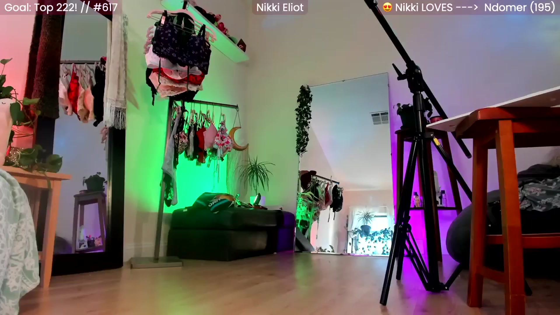 Gallery image thumbnail from NikkiEliot's myfreecams stream on, 03/22/2024, 24:01 image 14 of 20