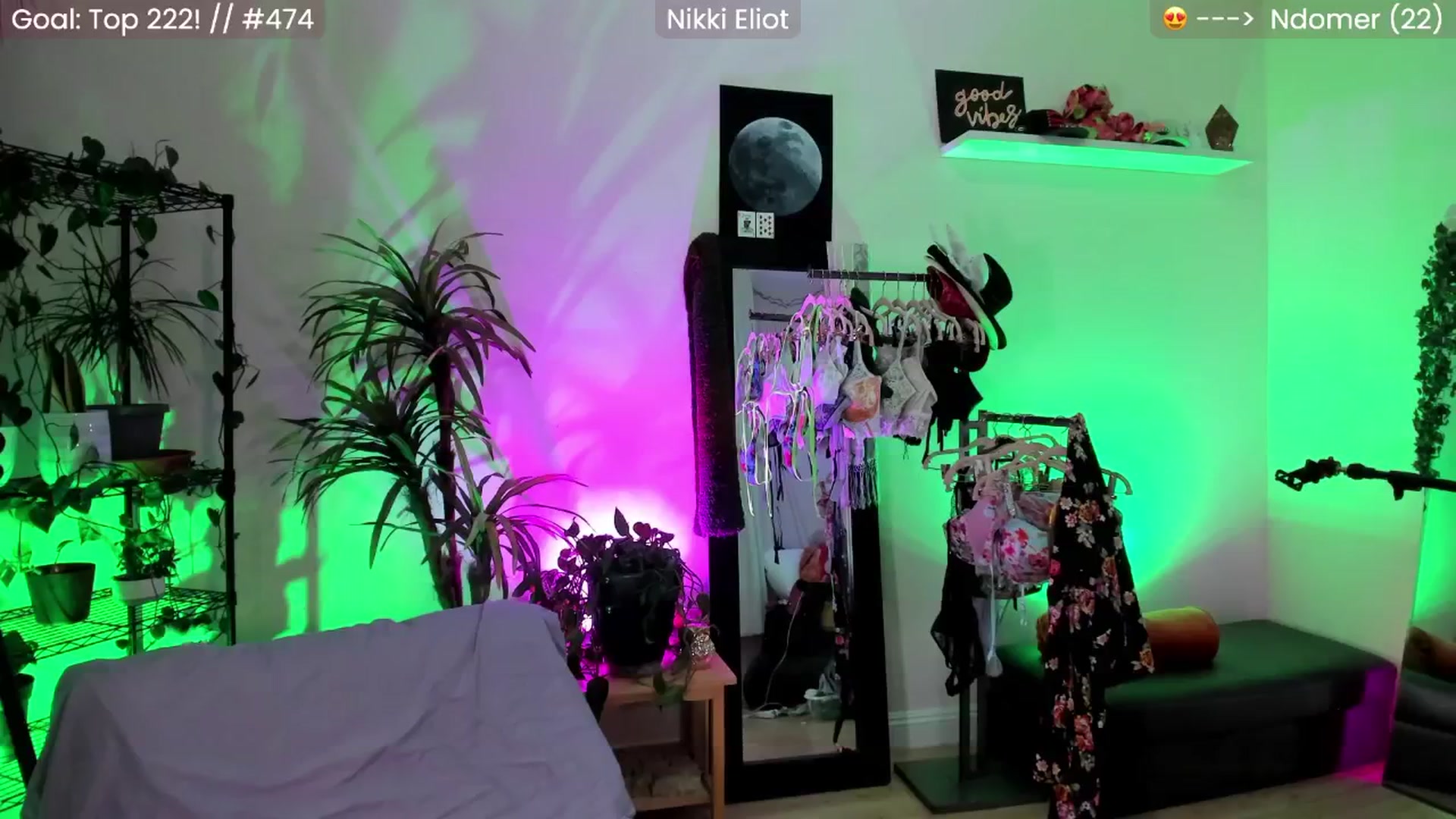 Gallery image thumbnail from NikkiEliot's myfreecams stream on, 04/20/2024, 02:31 image 1 of 20
