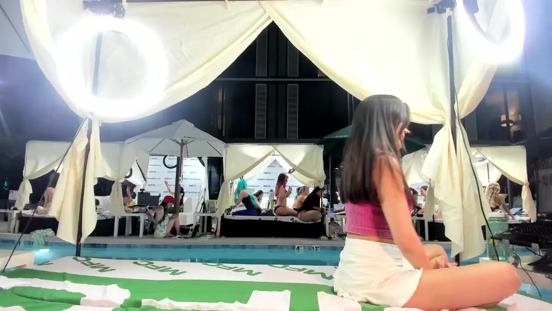 Gallery image thumbnail from NikkiEliot's myfreecams stream on, 09/24/2024, 03:35 image 10 of 20