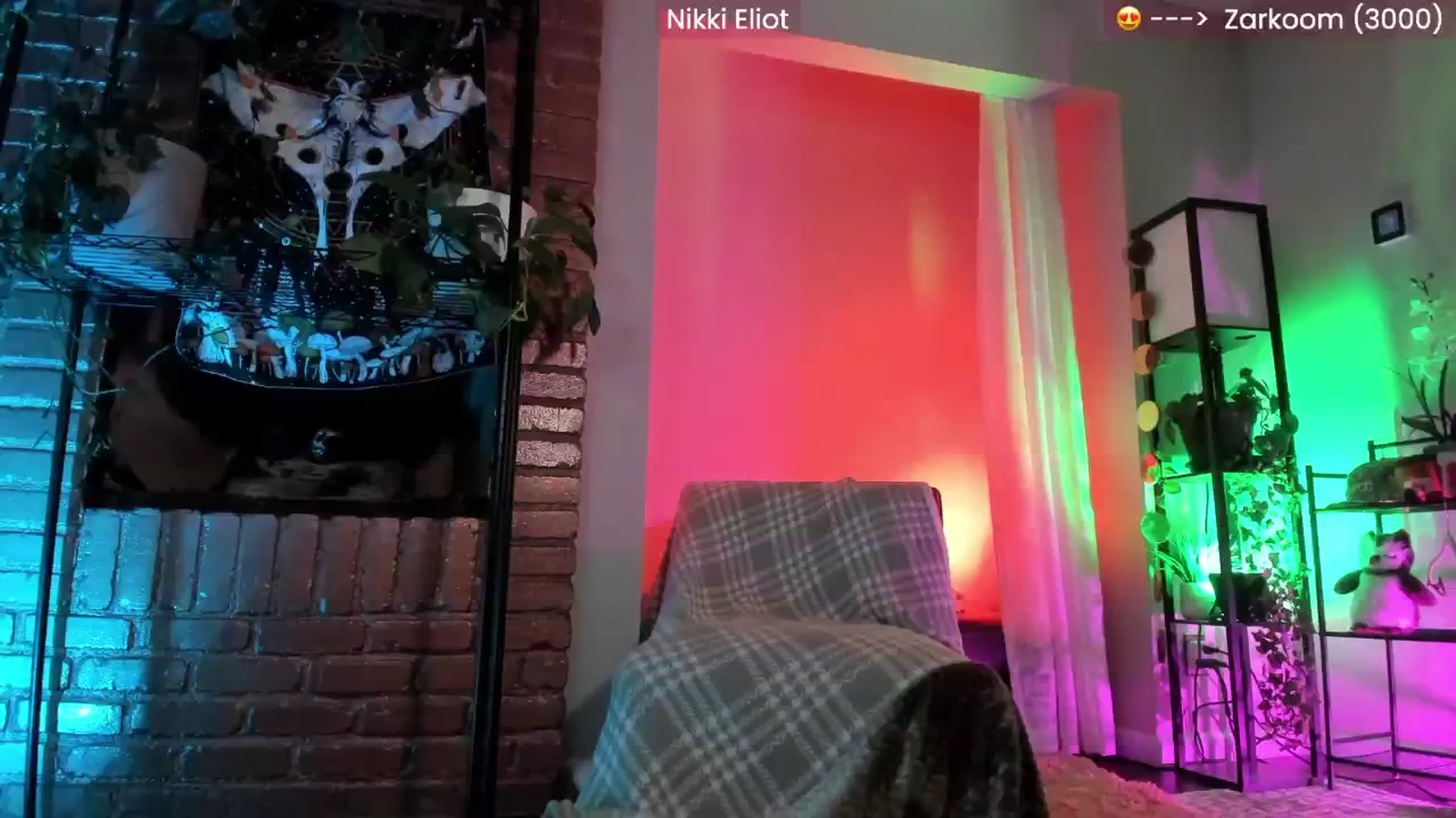 Gallery image thumbnail from NikkiEliot's myfreecams stream on, 10/19/2024, 08:08 image 12 of 20