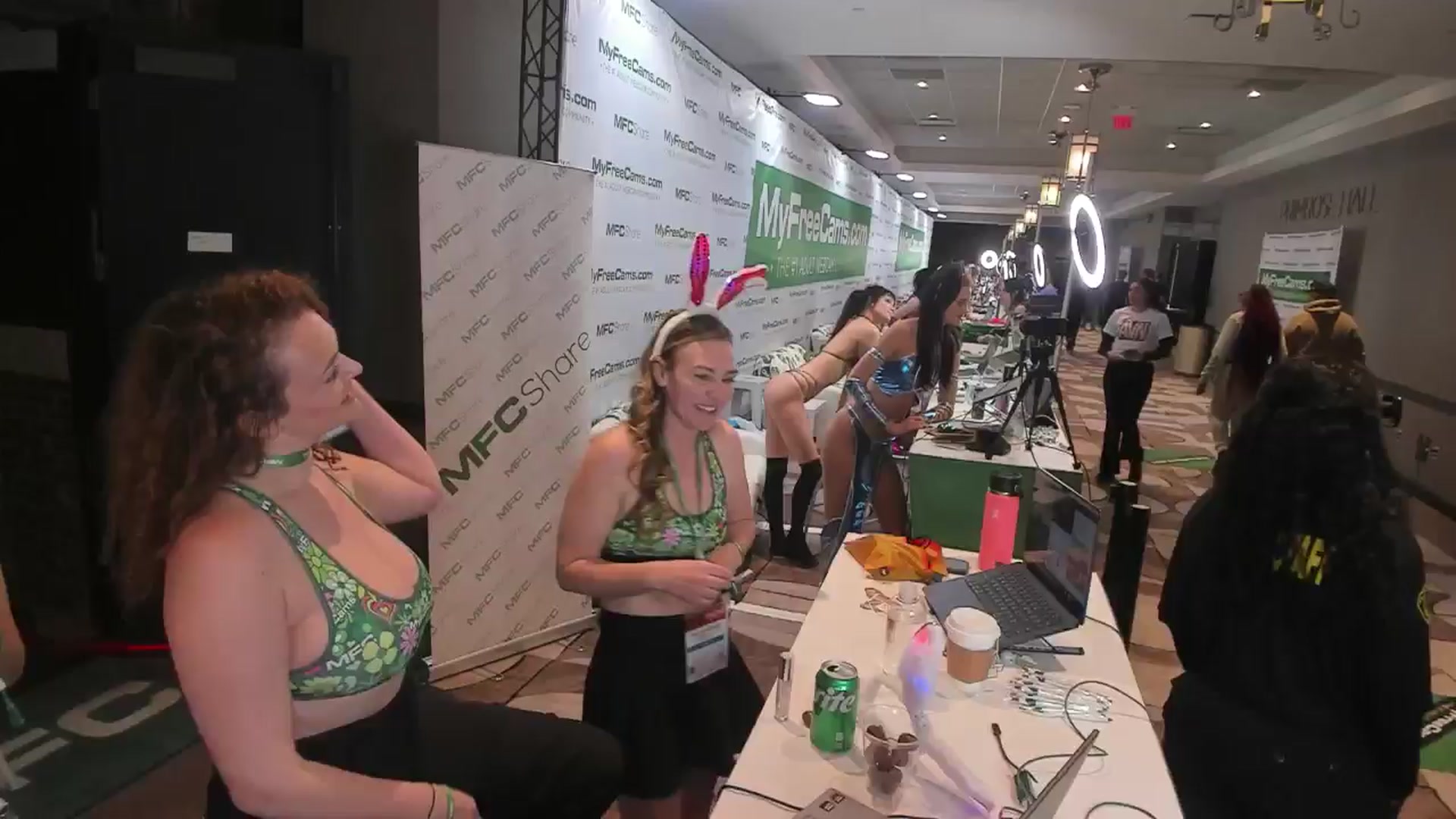 Gallery image thumbnail from NikkiEliot's myfreecams stream on, 01/23/2025, 02:06 image 3 of 20