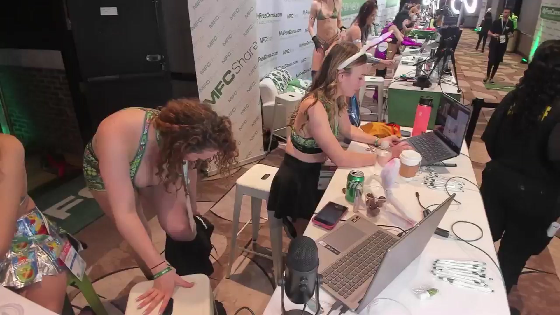Gallery image thumbnail from NikkiEliot's myfreecams stream on, 01/23/2025, 02:06 image 8 of 20