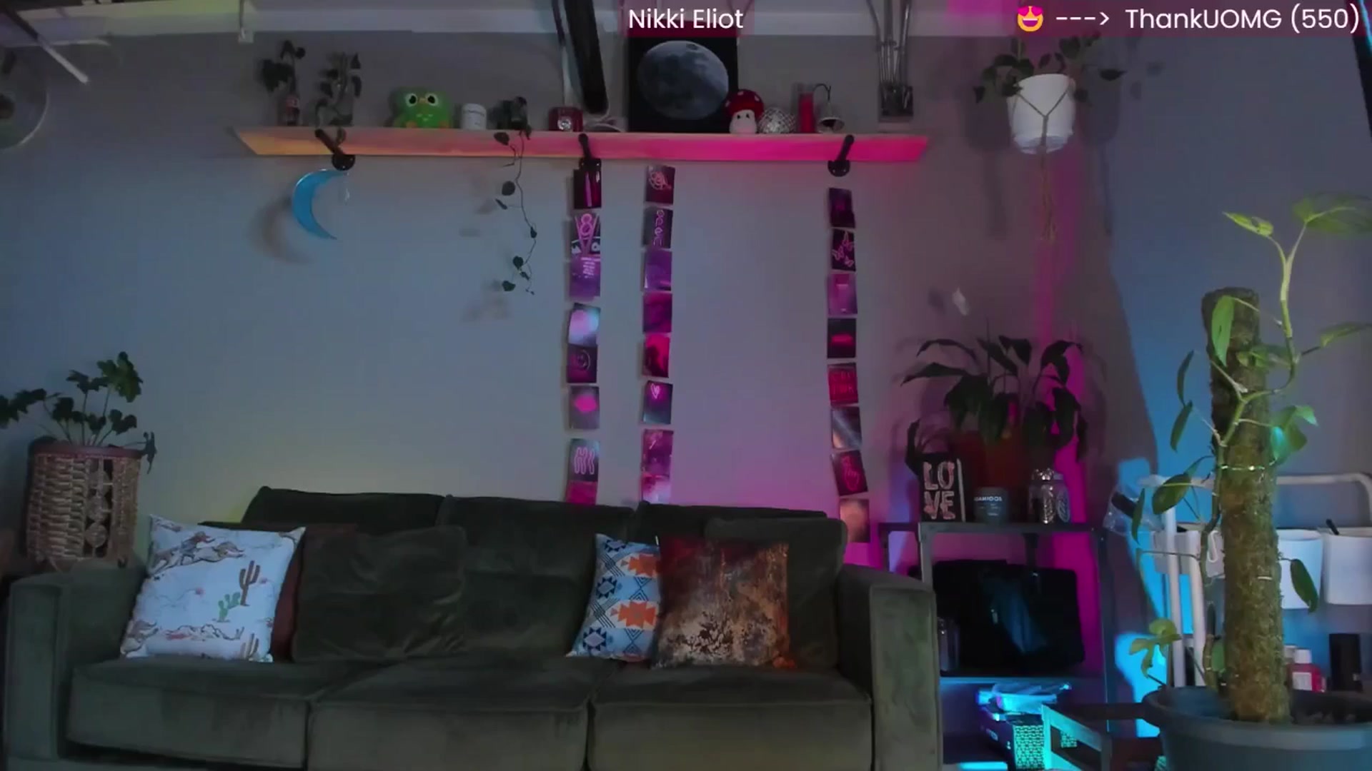 Gallery image thumbnail from NikkiEliot's myfreecams stream on, 04/20/2025, 24:31 image 5 of 20