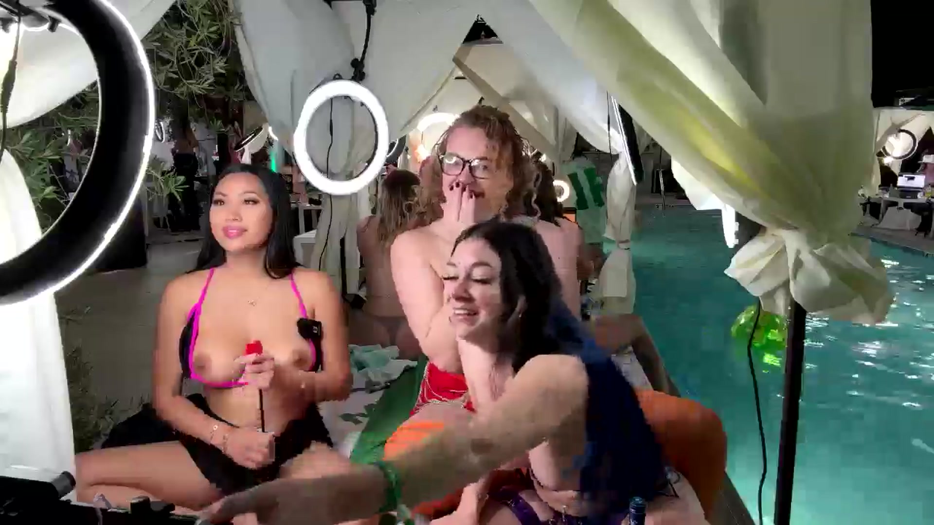 Gallery image thumbnail from NikkiEliot's myfreecams stream on, 10/09/2025, 04:54 image 16 of 20