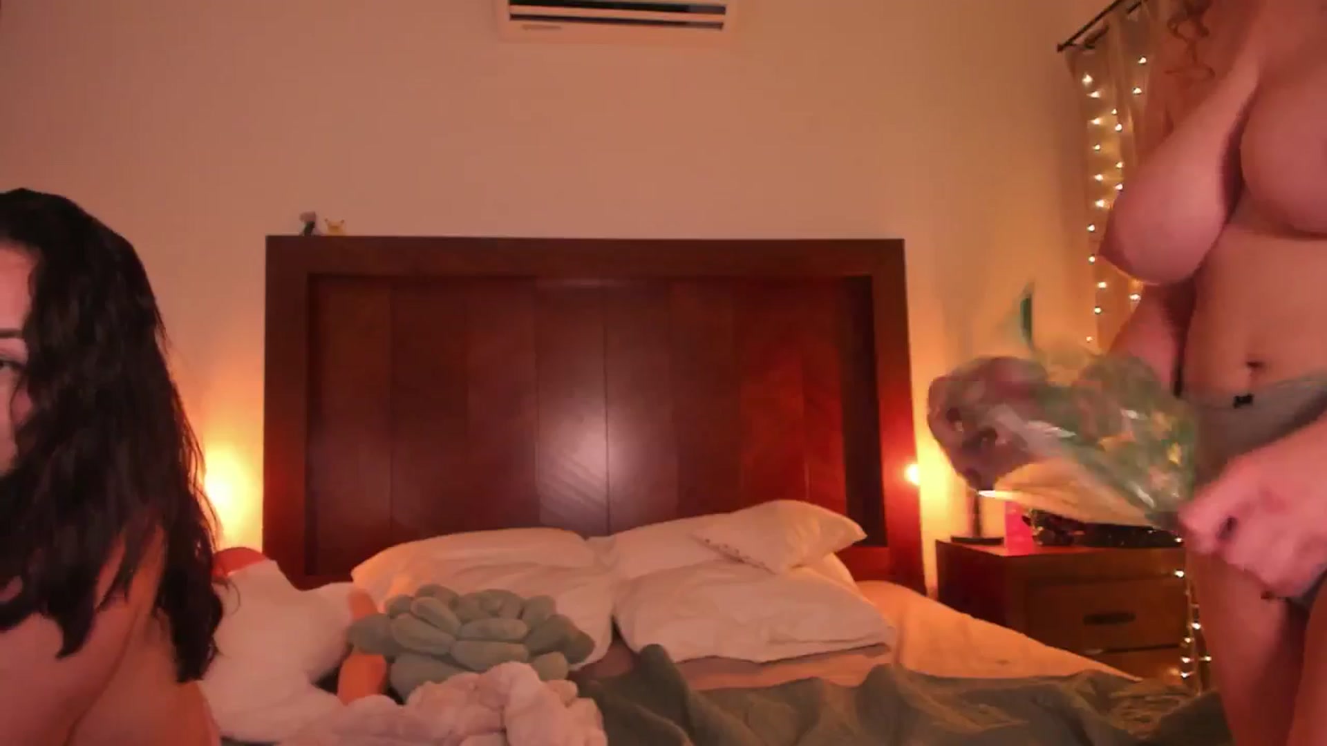 Gallery image thumbnail from NikkiEliot's myfreecams stream on, 11/19/2025, 08:28 image 13 of 20
