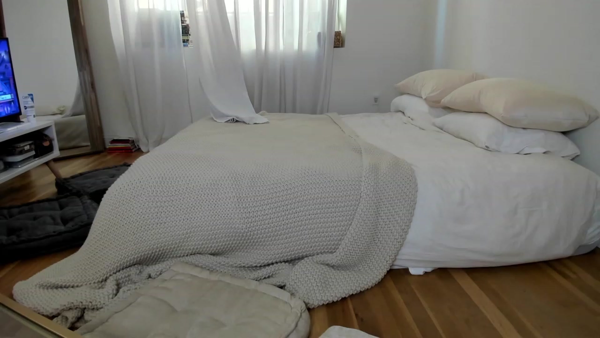 Gallery image thumbnail from NikkiFetish's myfreecams stream on, 03/18/2023, 22:05 image 18 of 20
