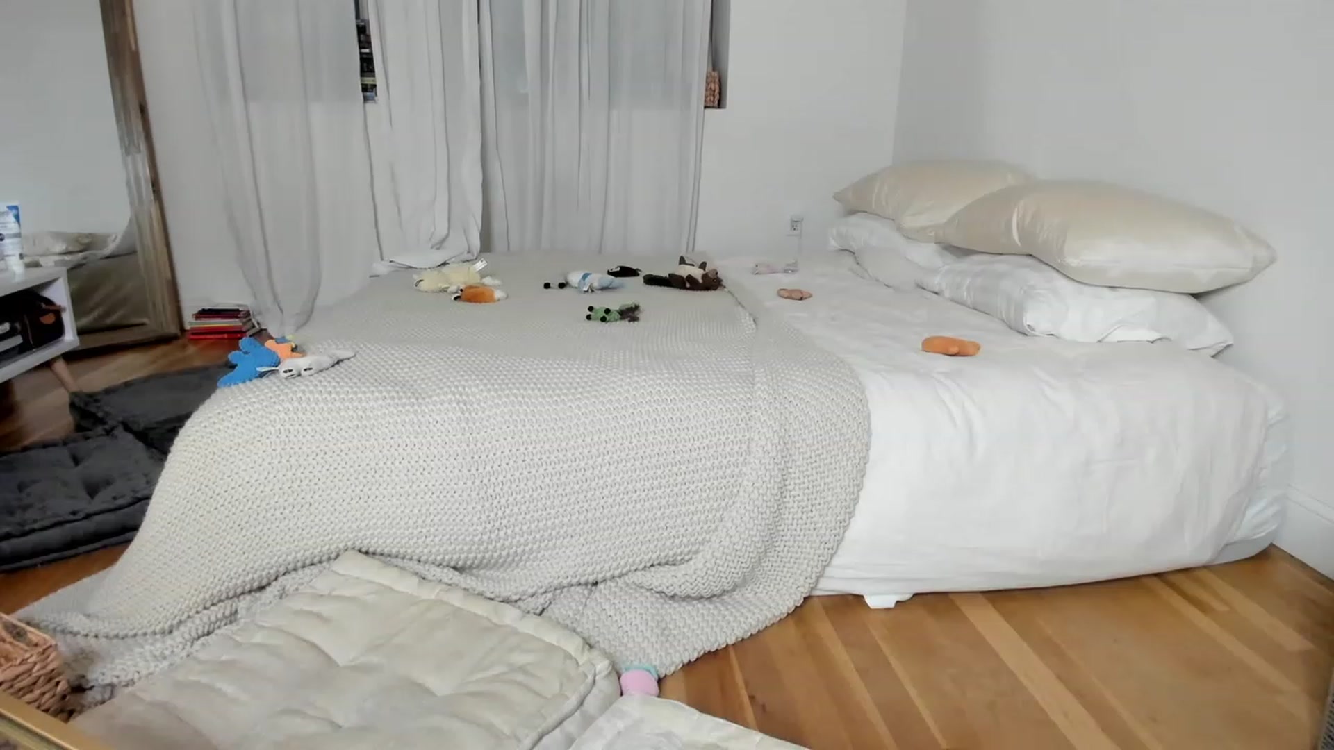 Gallery image thumbnail from NikkiFetish's myfreecams stream on, 03/18/2023, 23:46 image 12 of 20