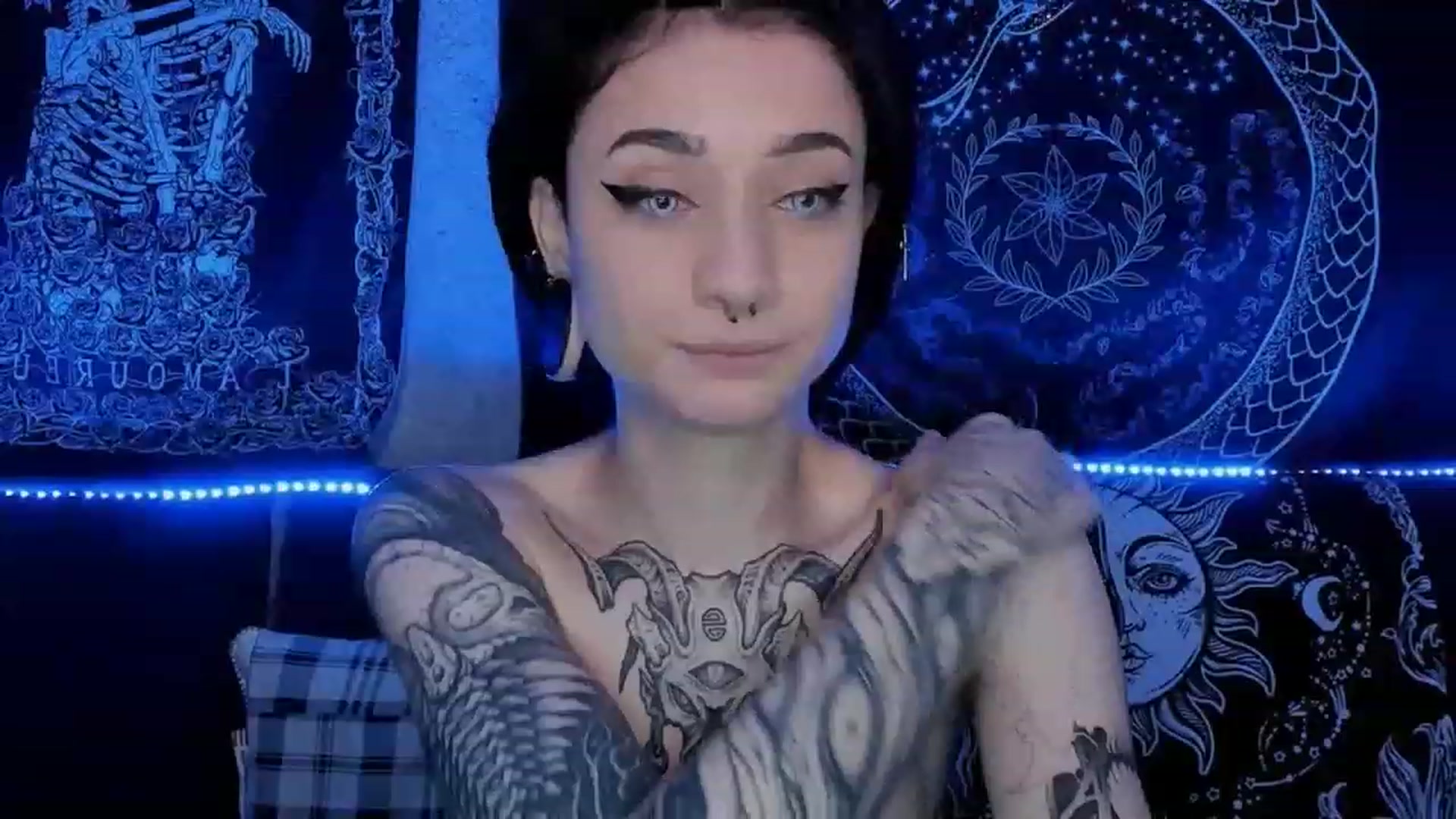 Gallery image thumbnail from Nikki_Carter's myfreecams stream on, 06/24/2023, 08:12 image 16 of 20