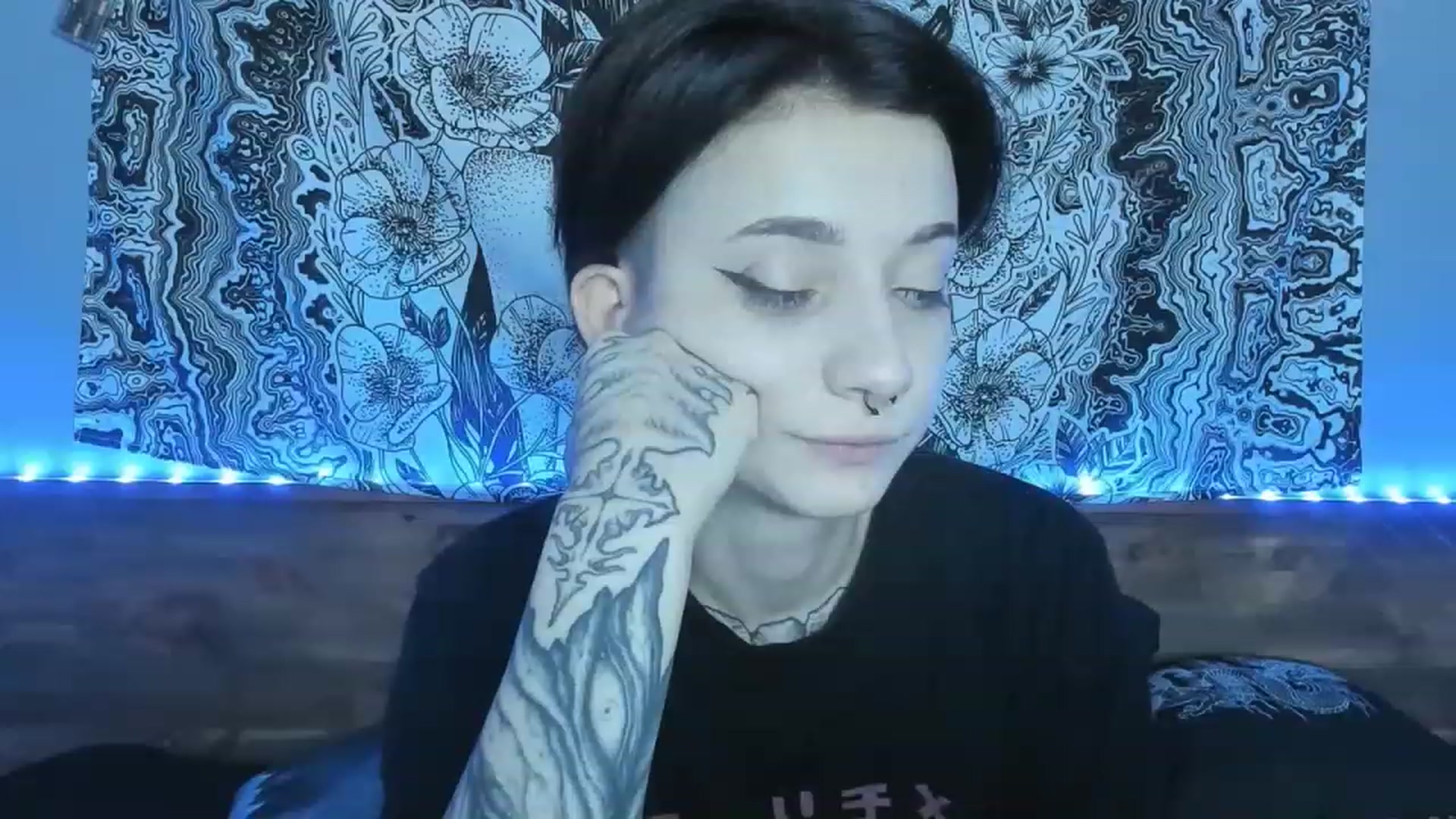 Gallery image thumbnail from Nikki_Carter's myfreecams stream on, 08/21/2023, 10:27 image 14 of 20