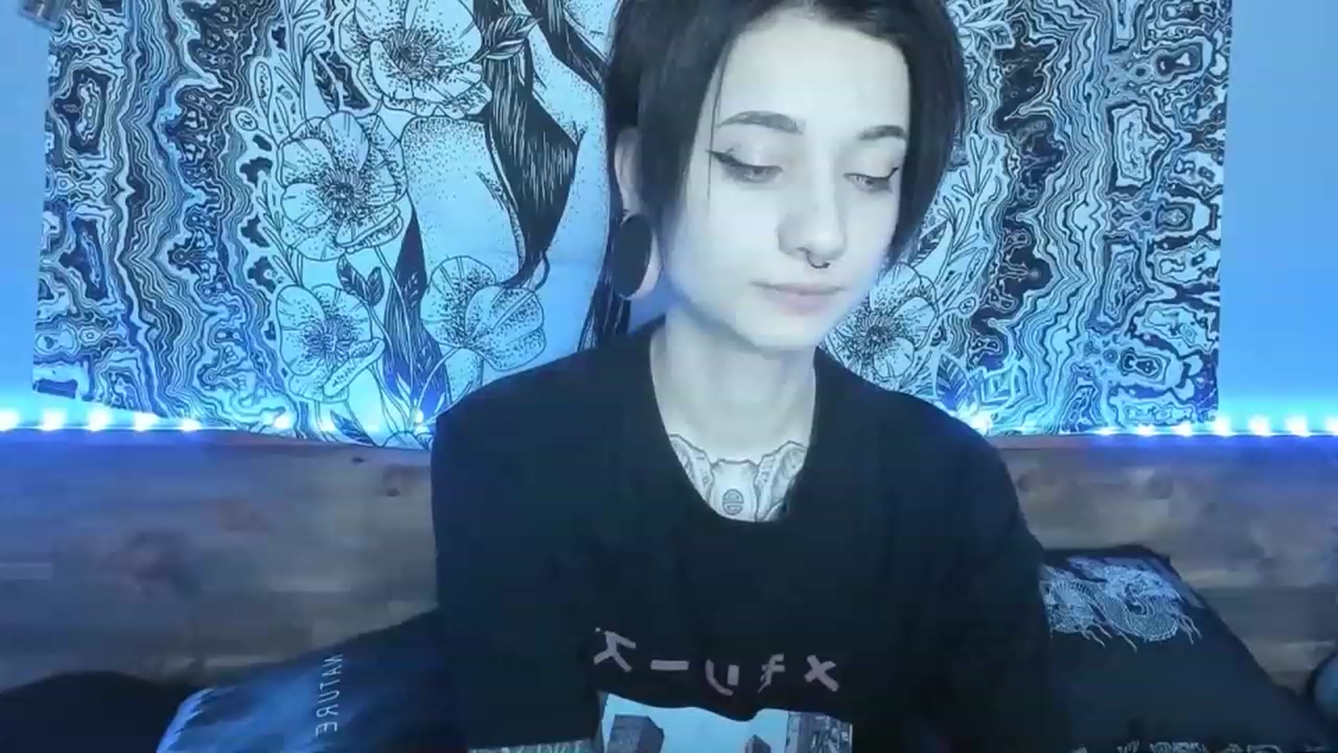 Gallery image thumbnail from Nikki_Carter's myfreecams stream on, 08/21/2023, 10:47 image 4 of 20