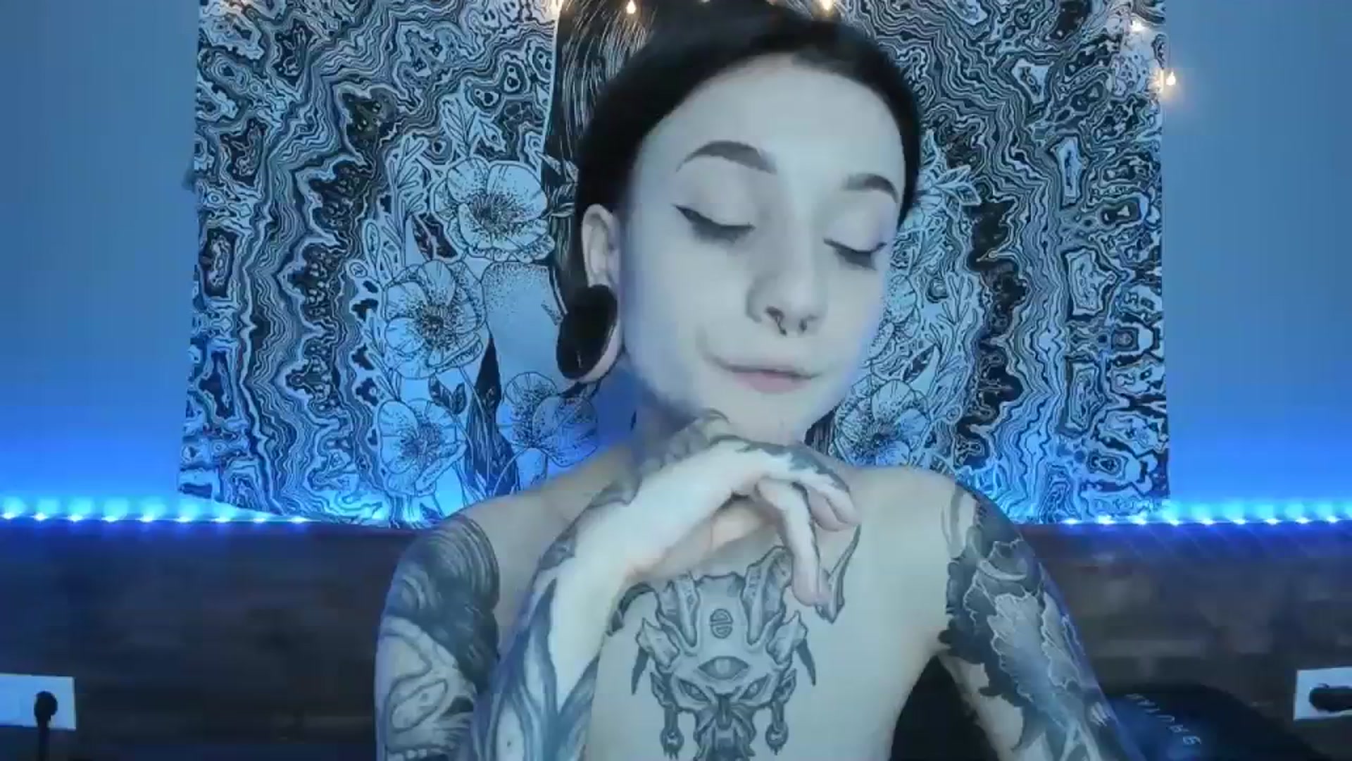 Gallery image thumbnail from Nikki_Carter's myfreecams stream on, 08/22/2023, 08:11 image 19 of 20
