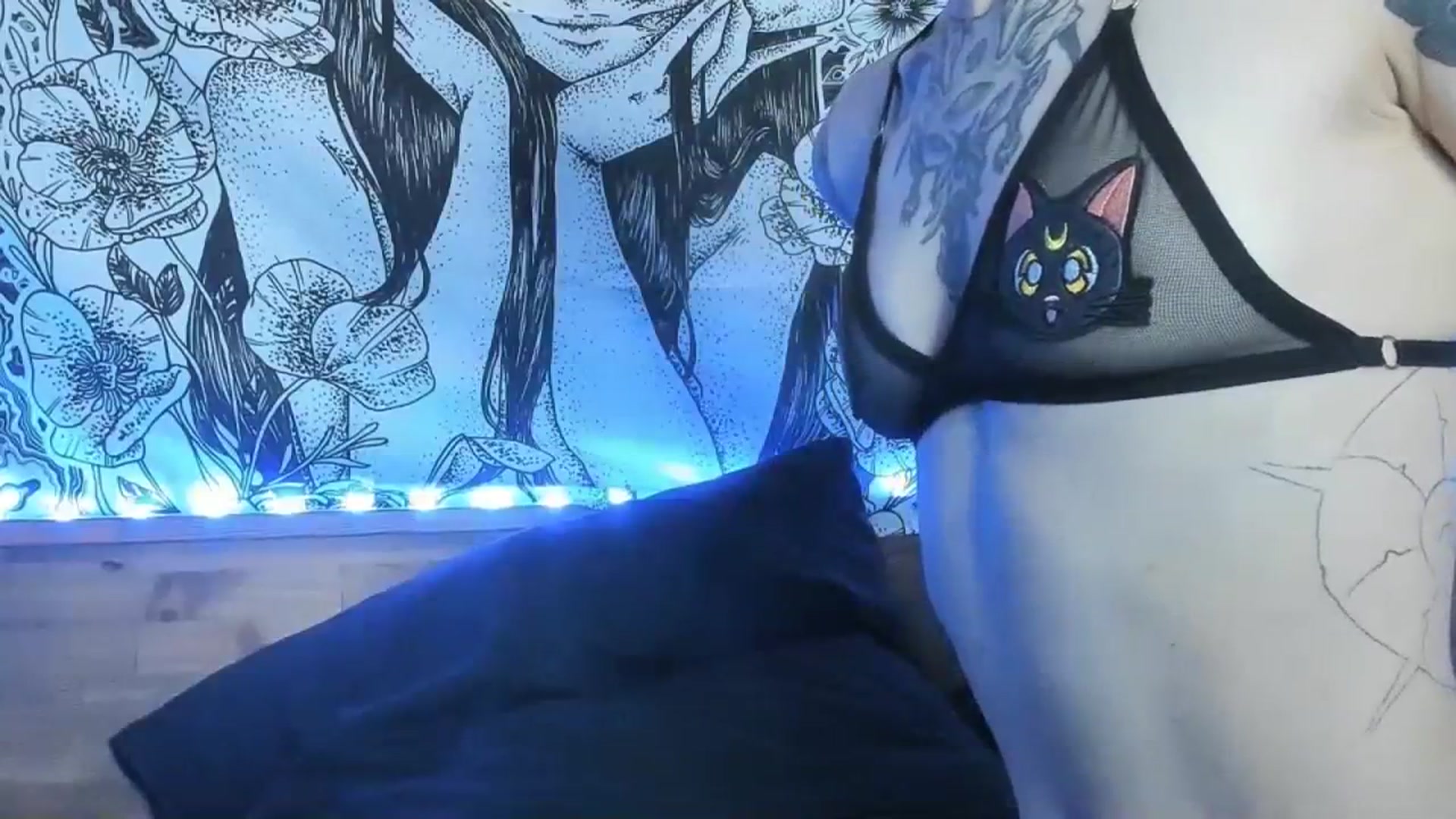 Gallery image thumbnail from Nikki_Carter's myfreecams stream on, 08/27/2023, 08:17 image 10 of 20