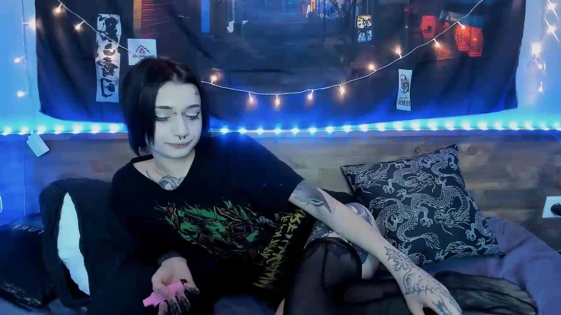Gallery image thumbnail from Nikki_Carter's myfreecams stream on, 10/27/2023, 09:53 image 17 of 20