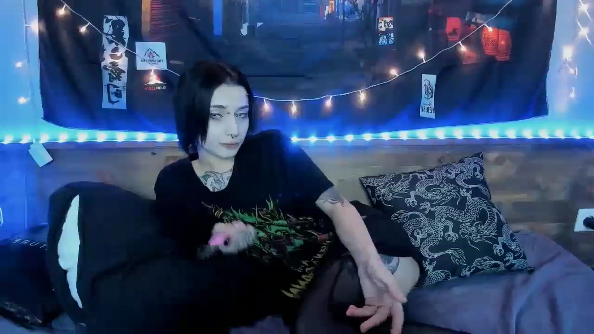 Gallery image thumbnail from Nikki_Carter's myfreecams stream on, 10/27/2023, 09:53 image 14 of 20