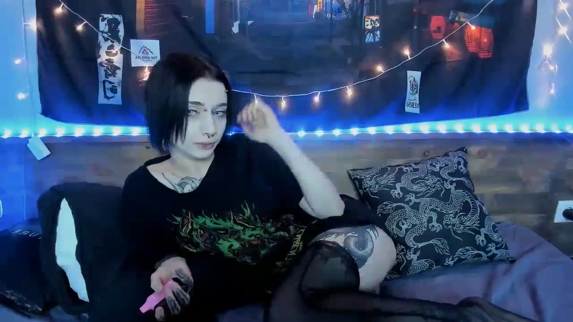 Gallery image thumbnail from Nikki_Carter's myfreecams stream on, 10/27/2023, 09:53 image 15 of 20