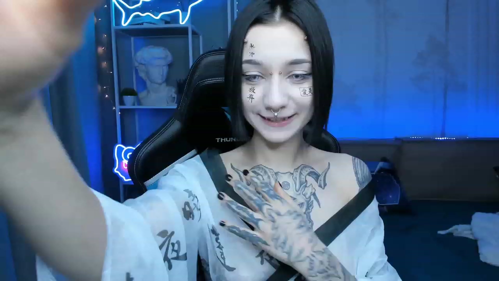 Gallery image thumbnail from Nikki_Carter's myfreecams stream on, 12/06/2023, 09:08 image 1 of 20