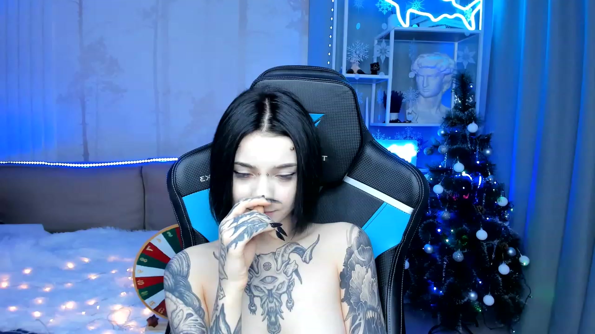 Gallery image thumbnail from Nikki_Carter's myfreecams stream on, 12/25/2023, 10:12 image 17 of 20