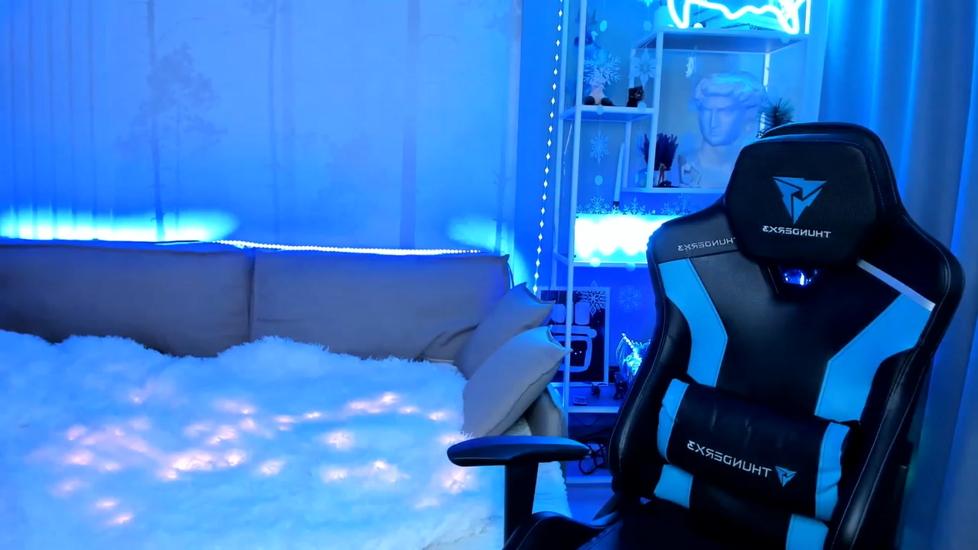 Gallery image thumbnail from Nikki_Carter's myfreecams stream on, 01/02/2024, 08:57 image 2 of 20