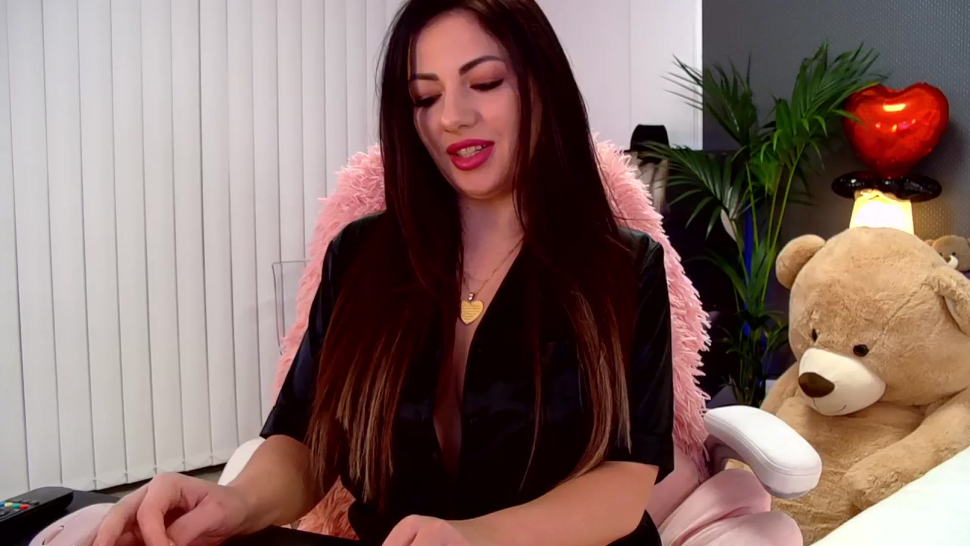 Gallery image thumbnail from Nikki_Crystal's myfreecams stream on, 02/16/2025, 01:36 image 8 of 20