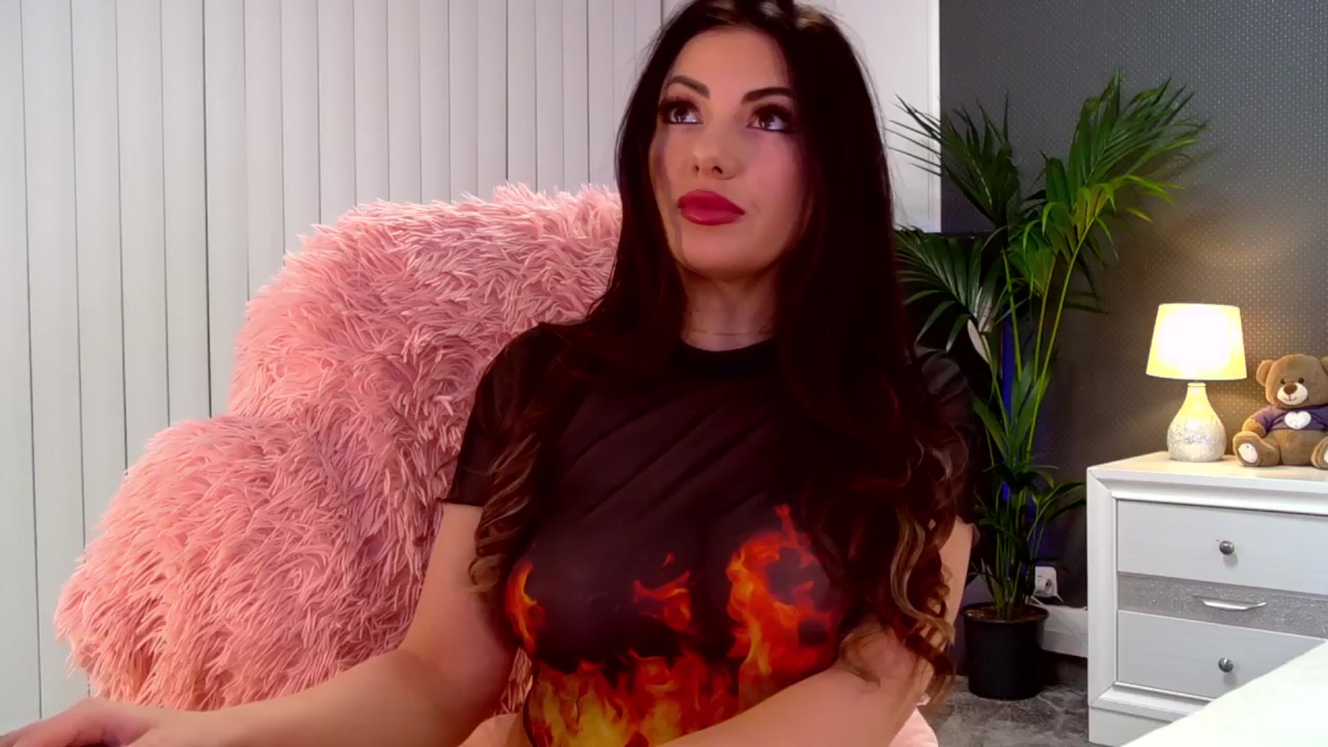 Gallery image thumbnail from Nikki_Crystal's myfreecams stream on, 02/18/2025, 21:30 image 8 of 20