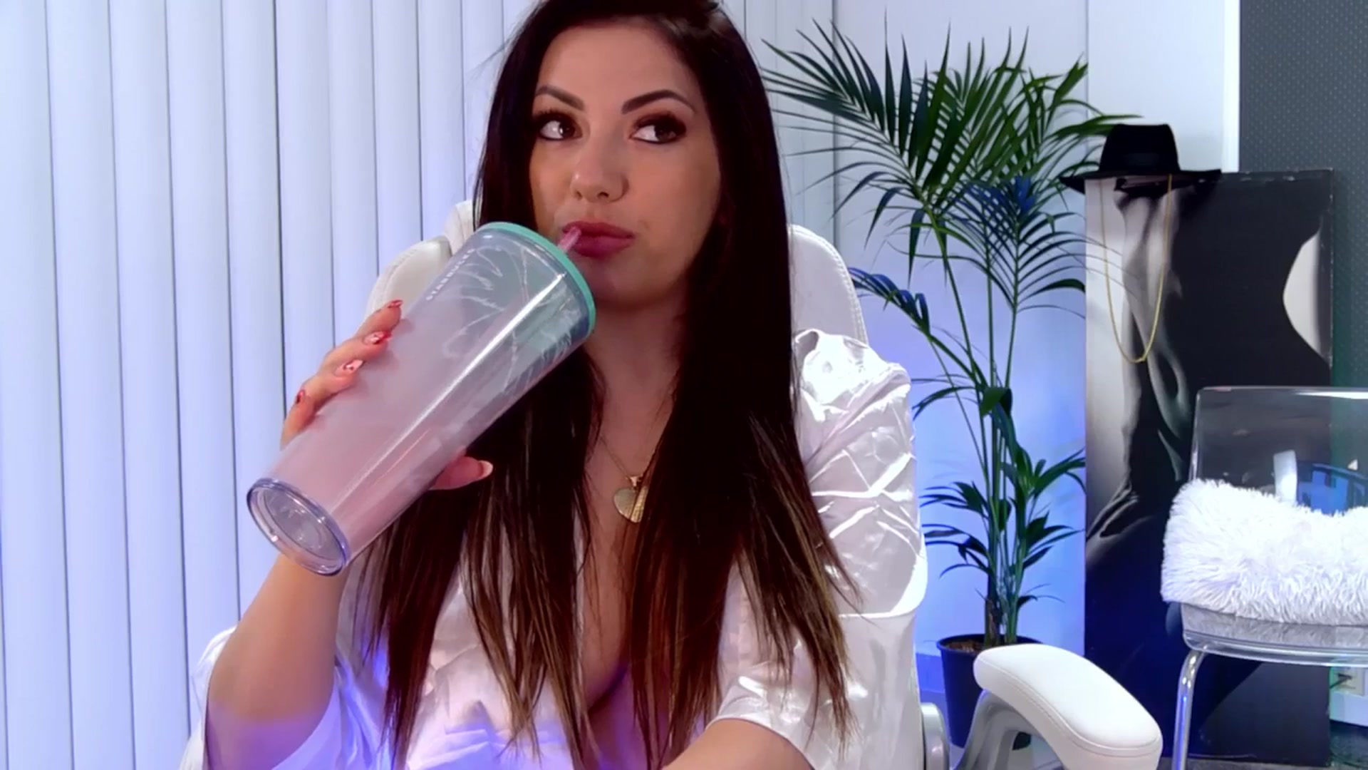 Gallery image thumbnail from Nikki_Crystal's myfreecams stream on, 03/04/2025, 03:32 image 15 of 20