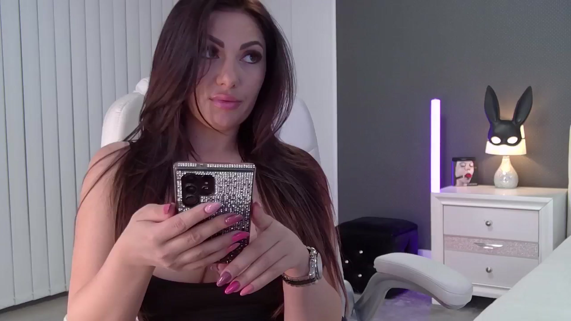 Gallery image thumbnail from Nikki_Crystal's myfreecams stream on, 04/08/2025, 22:48 image 10 of 20