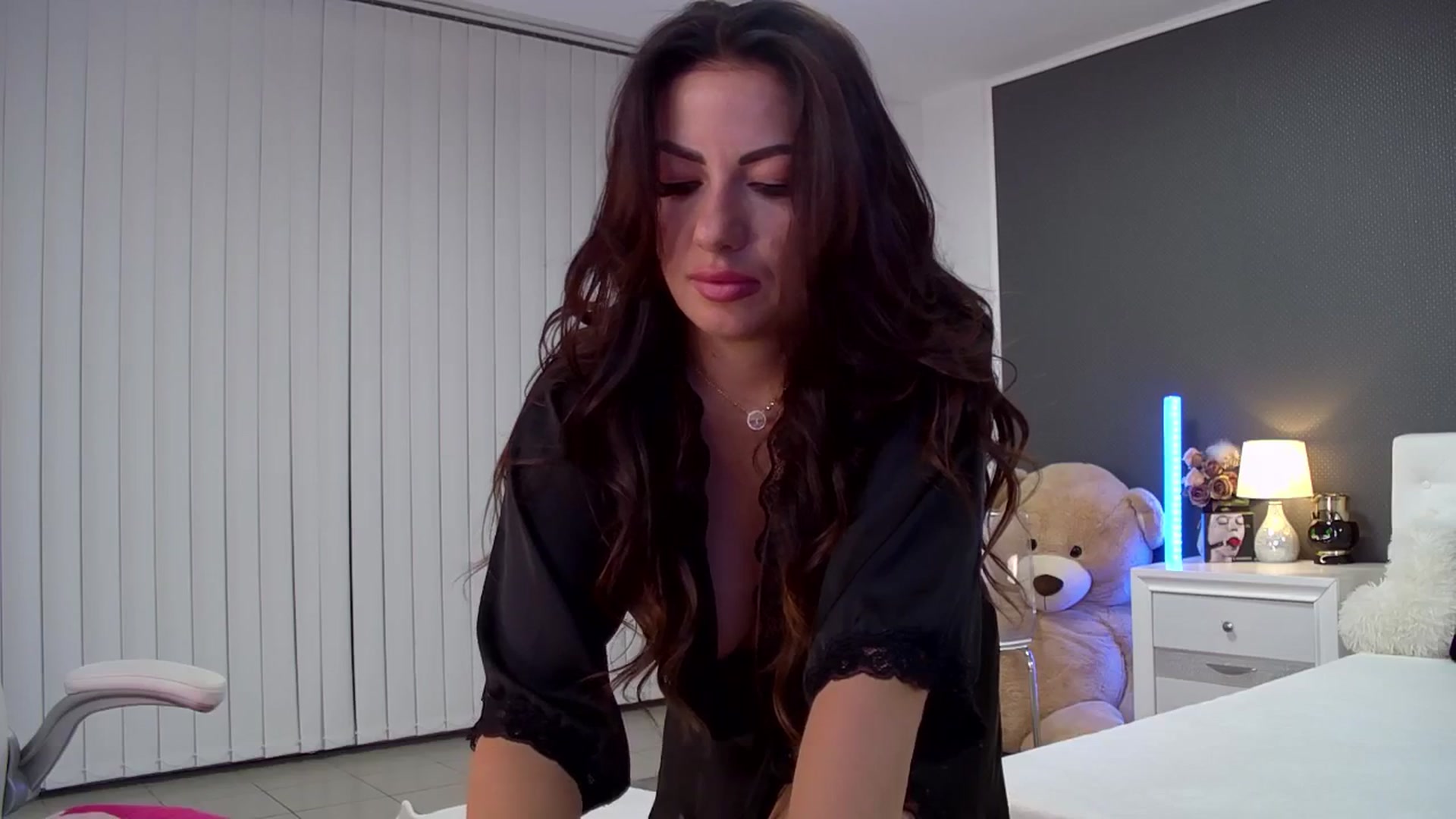 Gallery image thumbnail from Nikki_Crystal's myfreecams stream on, 07/18/2025, 19:52 image 17 of 20