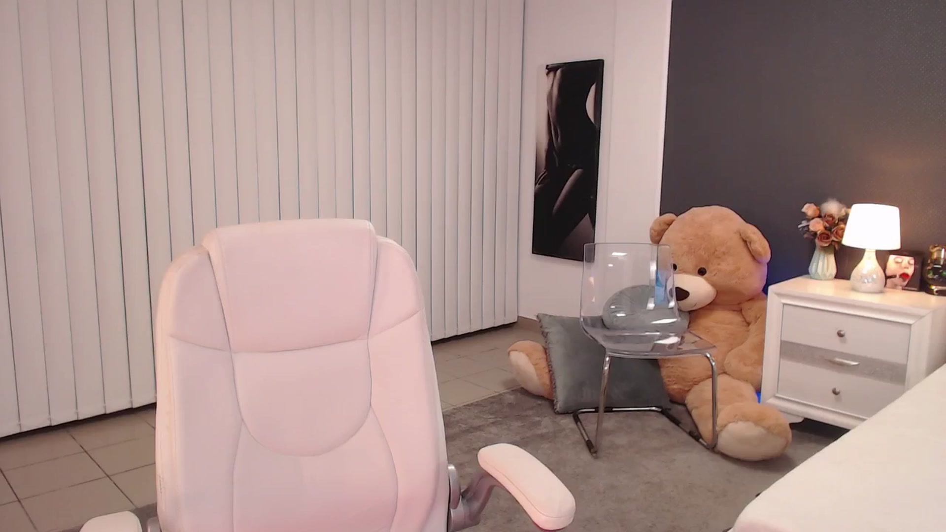 Gallery image thumbnail from Nikki_Crystal's myfreecams stream on, 07/26/2025, 03:17 image 14 of 20