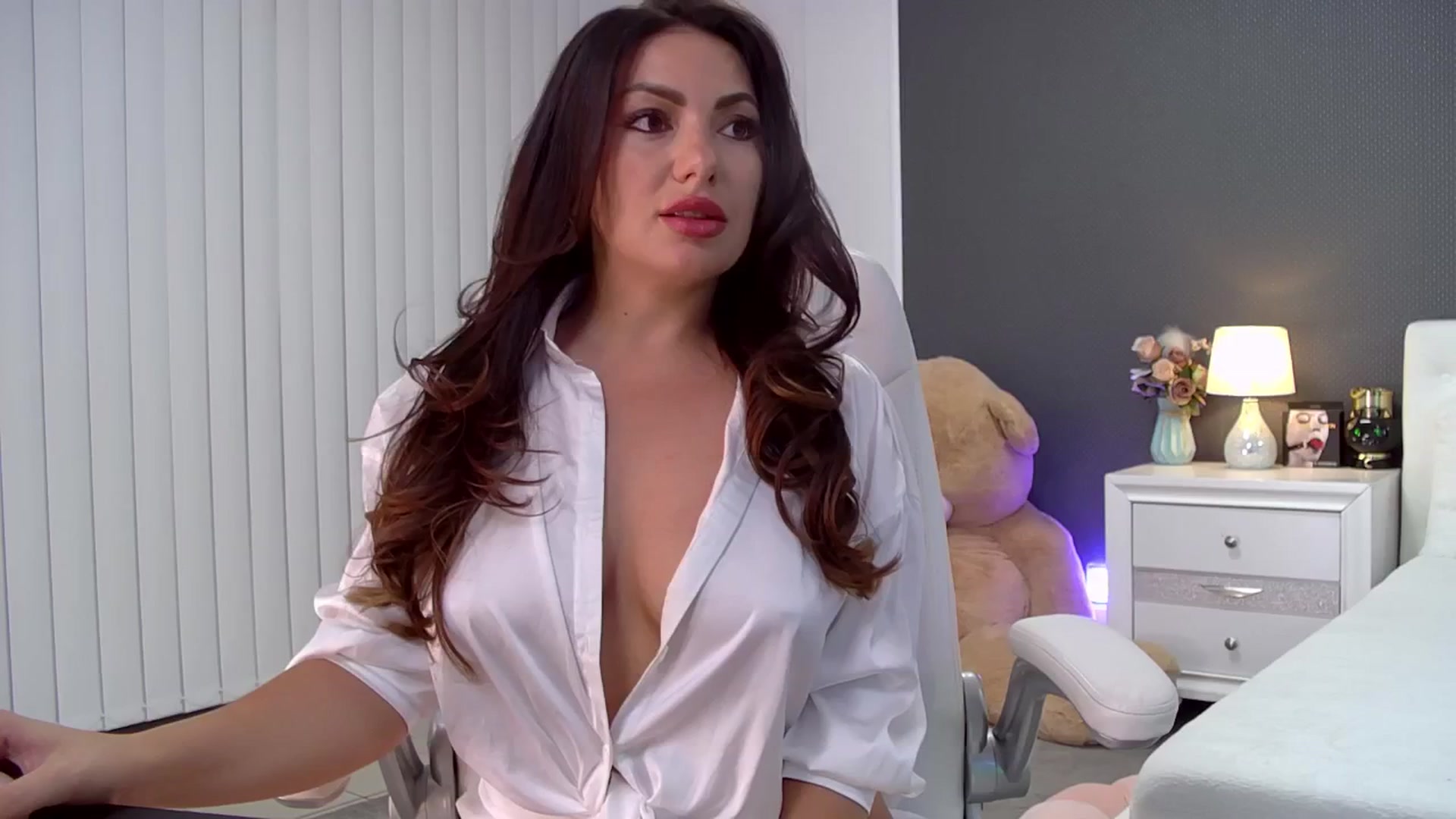 Gallery image thumbnail from Nikki_Crystal's myfreecams stream on, 08/18/2025, 19:18 image 2 of 20