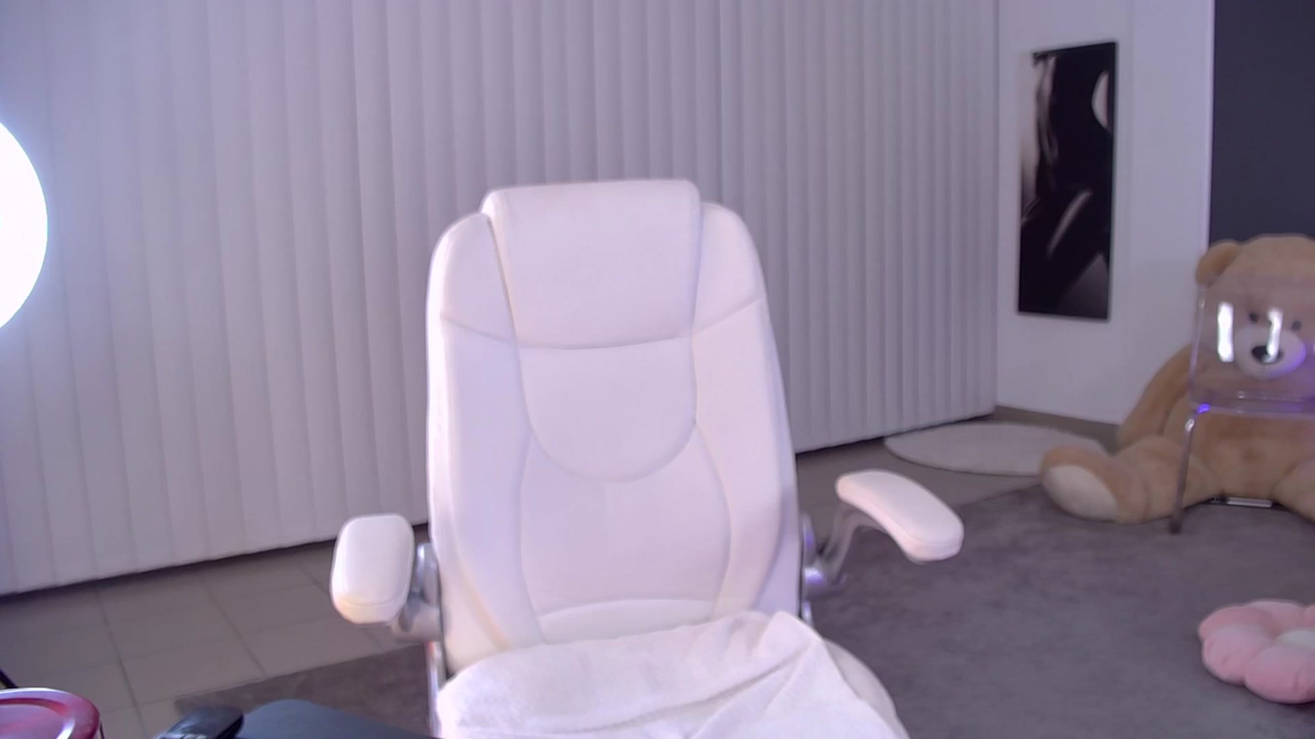 Gallery image thumbnail from Nikki_Crystal's myfreecams stream on, 09/10/2025, 23:17 image 16 of 20
