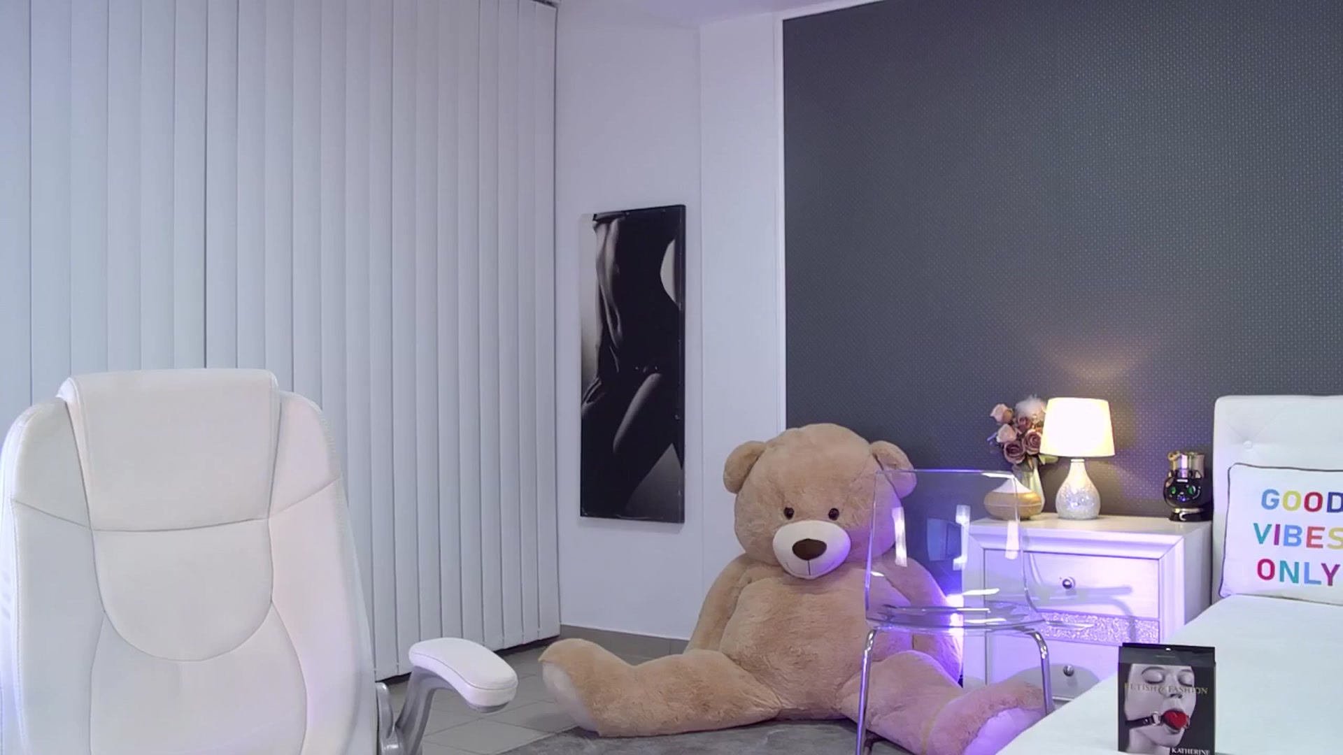 Gallery image thumbnail from Nikki_Crystal's myfreecams stream on, 09/13/2025, 01:37 image 20 of 20