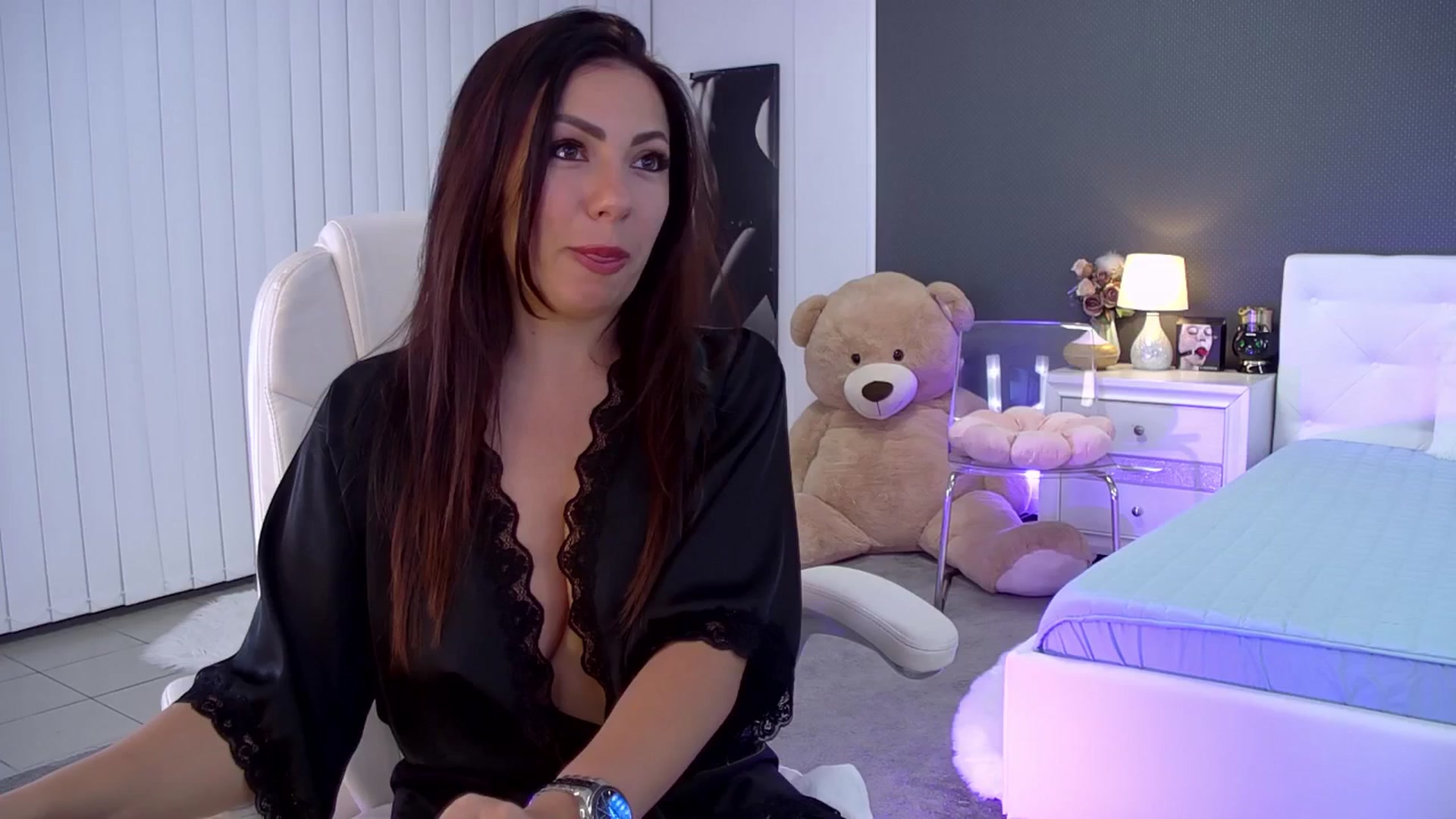 Gallery image thumbnail from Nikki_Crystal's myfreecams stream on, 09/16/2025, 20:54 image 2 of 20