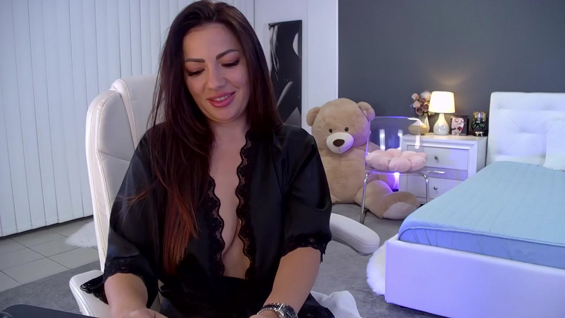 Gallery image thumbnail from Nikki_Crystal's myfreecams stream on, 09/16/2025, 20:54 image 16 of 20
