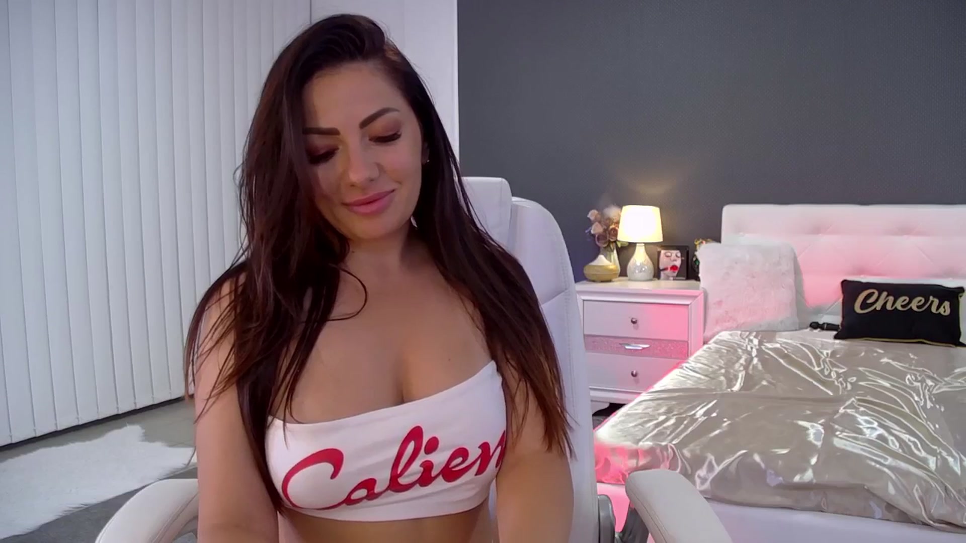 Gallery image thumbnail from Nikki_Crystal's myfreecams stream on, 09/20/2025, 02:01 image 3 of 20
