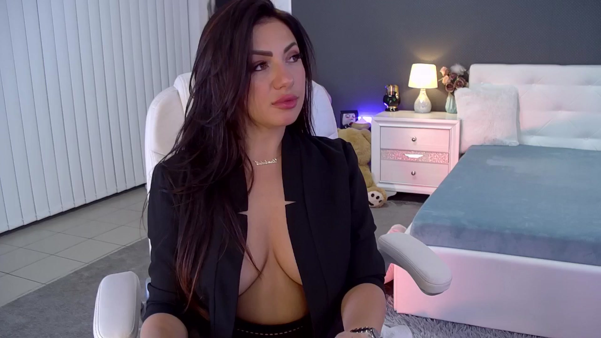 Gallery image thumbnail from Nikki_Crystal's myfreecams stream on, 10/08/2025, 21:24 image 18 of 20
