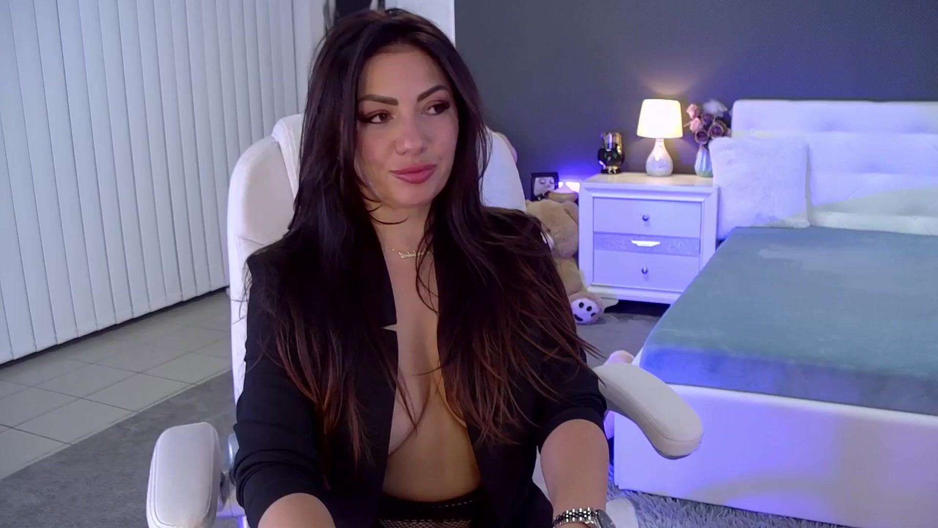 Gallery image thumbnail from Nikki_Crystal's myfreecams stream on, 10/08/2025, 21:24 image 16 of 20