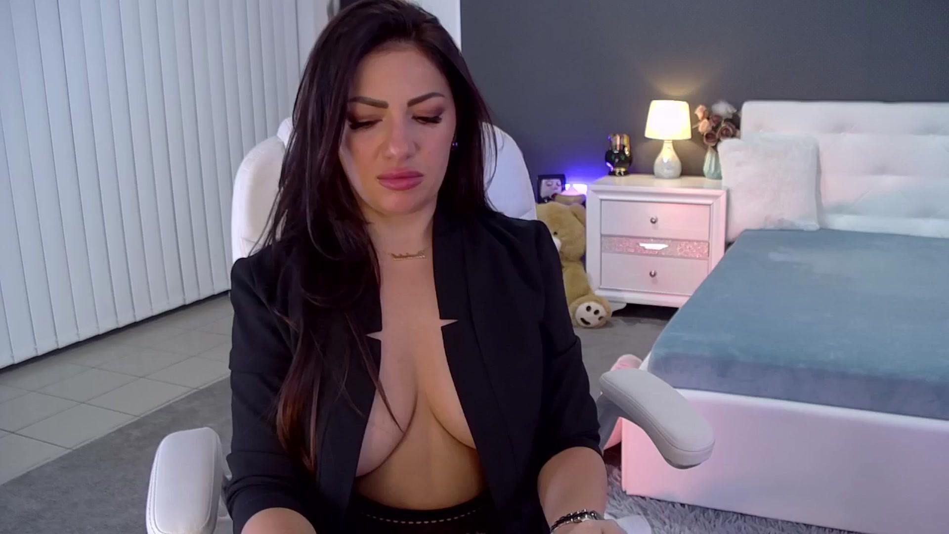 Gallery image thumbnail from Nikki_Crystal's myfreecams stream on, 10/08/2025, 21:24 image 19 of 20