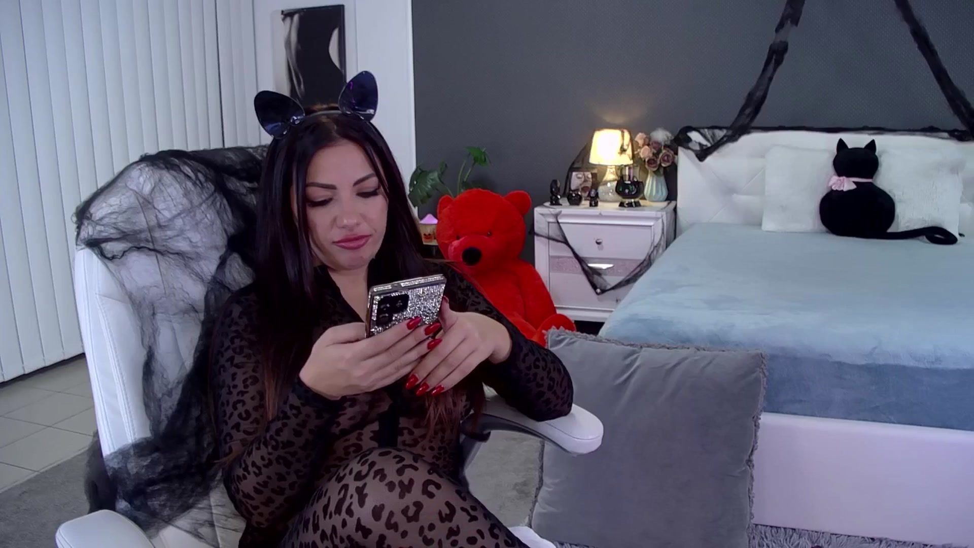 Gallery image thumbnail from Nikki_Crystal's myfreecams stream on, 10/15/2025, 23:19 image 19 of 20