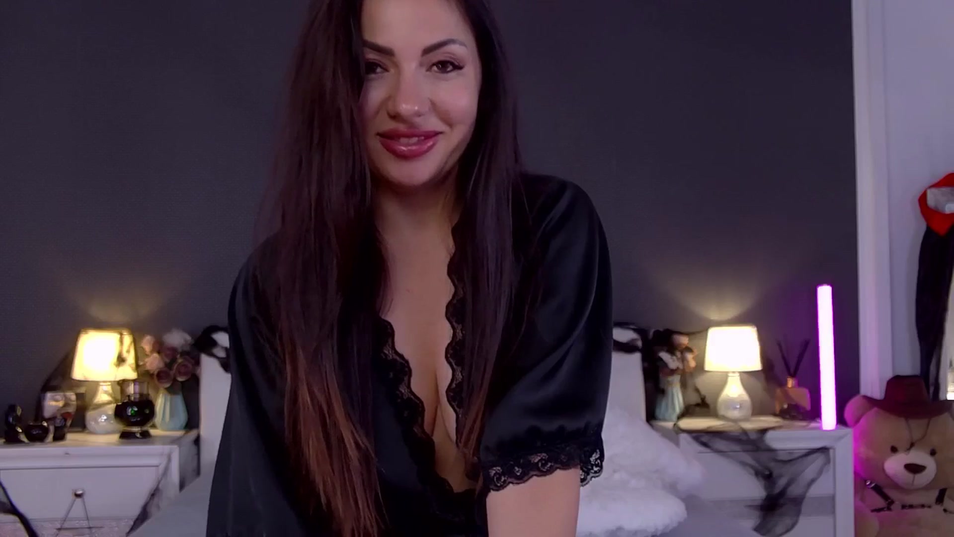 Gallery image thumbnail from Nikki_Crystal's myfreecams stream on, 10/23/2025, 03:07 image 4 of 20