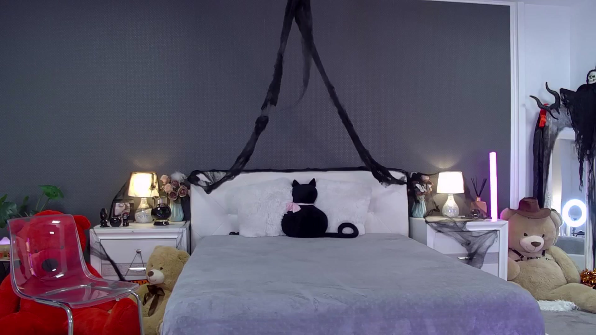 Gallery image thumbnail from Nikki_Crystal's myfreecams stream on, 10/29/2025, 01:25 image 16 of 20