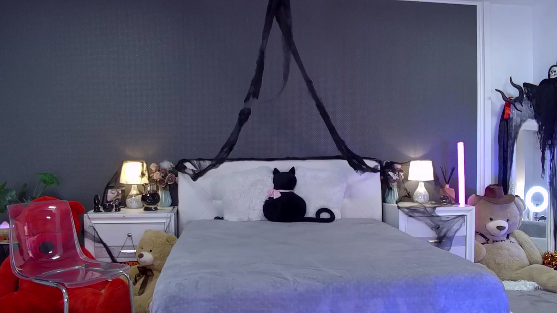 Gallery image thumbnail from Nikki_Crystal's myfreecams stream on, 10/29/2025, 01:25 image 14 of 20
